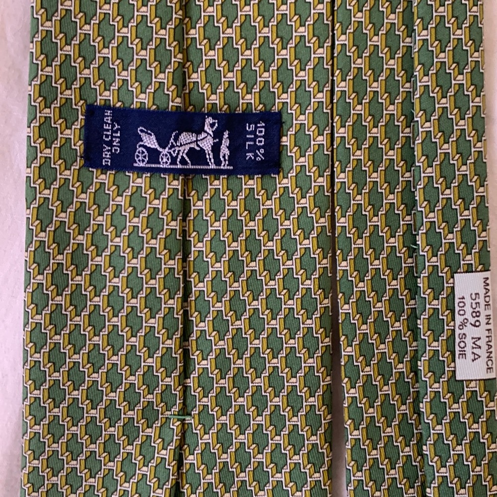 Hermes mens 100% silk tie. Excellent condition.